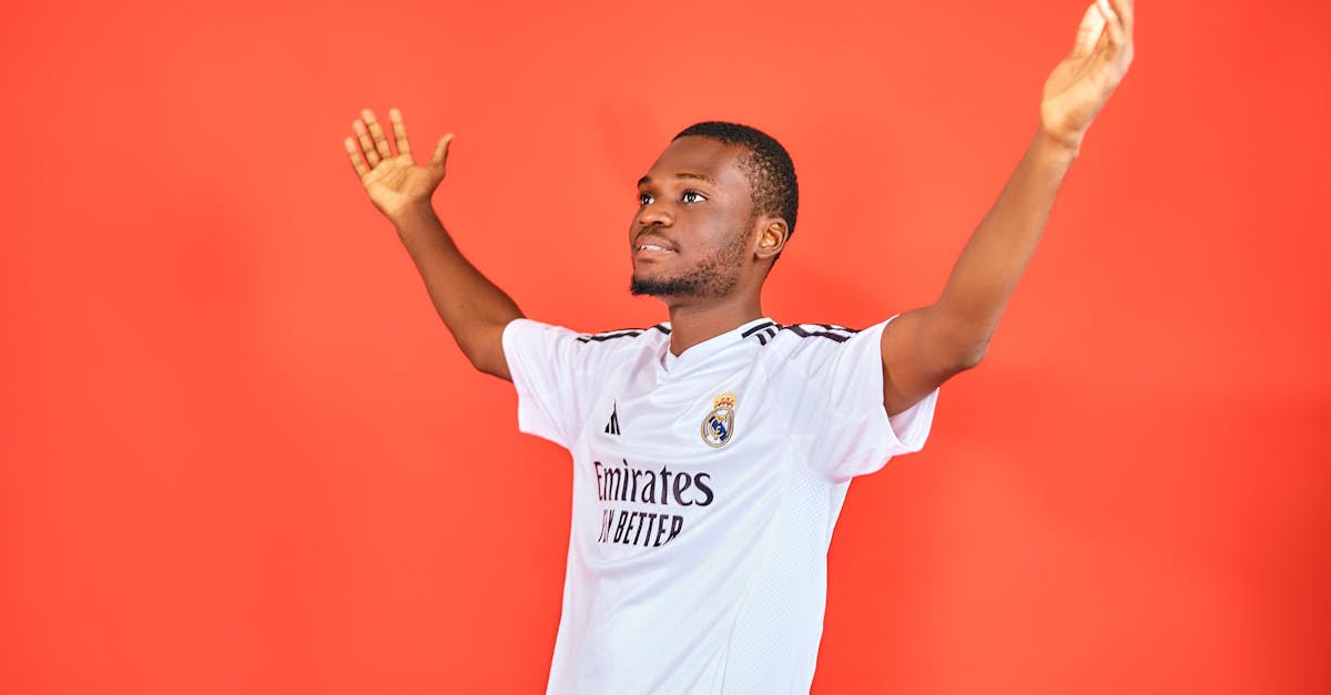 ventilateur portable compact et silencieux, rechargeable usb, idéal pour le bureau, les voyages et l’été. vitesse réglable, longue autonomie.