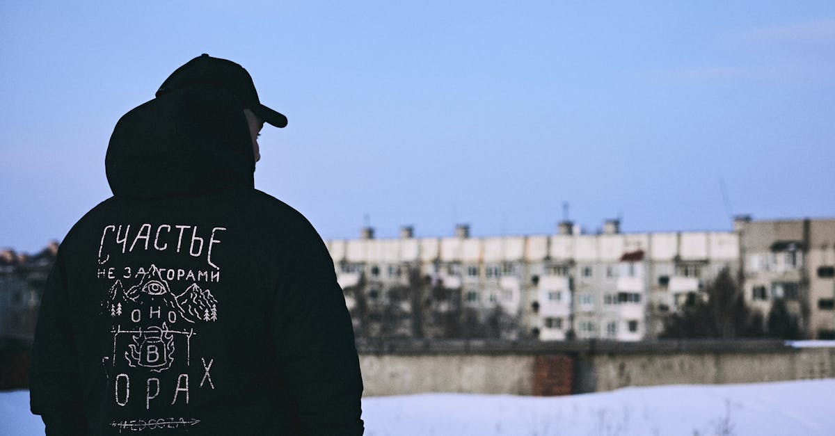 l'antisémitisme désigne les attitudes, discours et actes hostiles à l'encontre des juifs. comprendre ses origines, ses manifestations et comment le combattre pour promouvoir la tolérance et le respect.