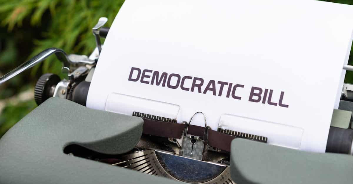 découvrez les principes fondamentaux de la démocratie, un système politique où le pouvoir appartient au peuple et favorise la participation citoyenne.