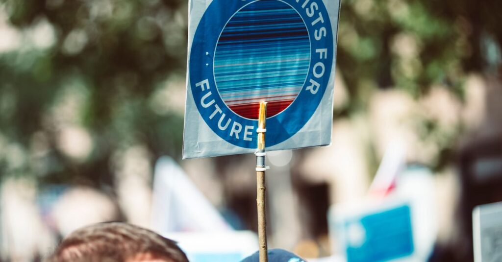 les écologistes sont des défenseurs engagés de la protection de l'environnement, œuvrant pour la conservation de la nature et la promotion du développement durable.