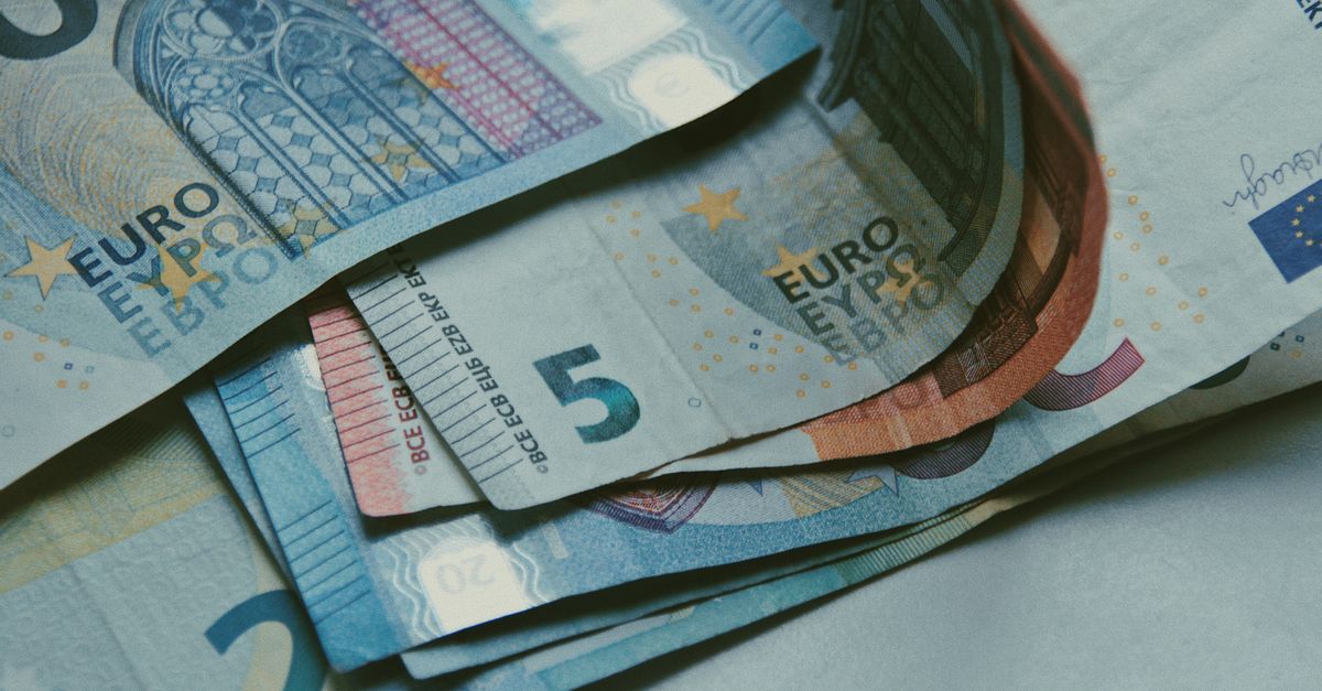 découvrez tout sur les billets en euros : leurs caractéristiques, leurs valeurs, et comment les reconnaître facilement.