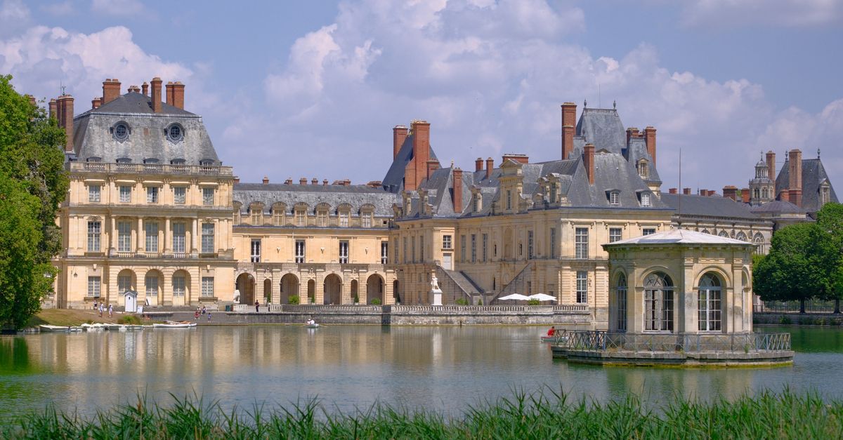 découvrez fontainebleau, une ville historique renommée pour son château royal, sa forêt majestueuse et ses paysages pittoresques, idéale pour des escapades culturelles et naturelles.