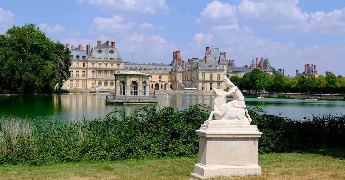 découvrez fontainebleau, une ville riche en histoire avec son célèbre château, ses vastes forêts et ses charmantes rues pittoresques.