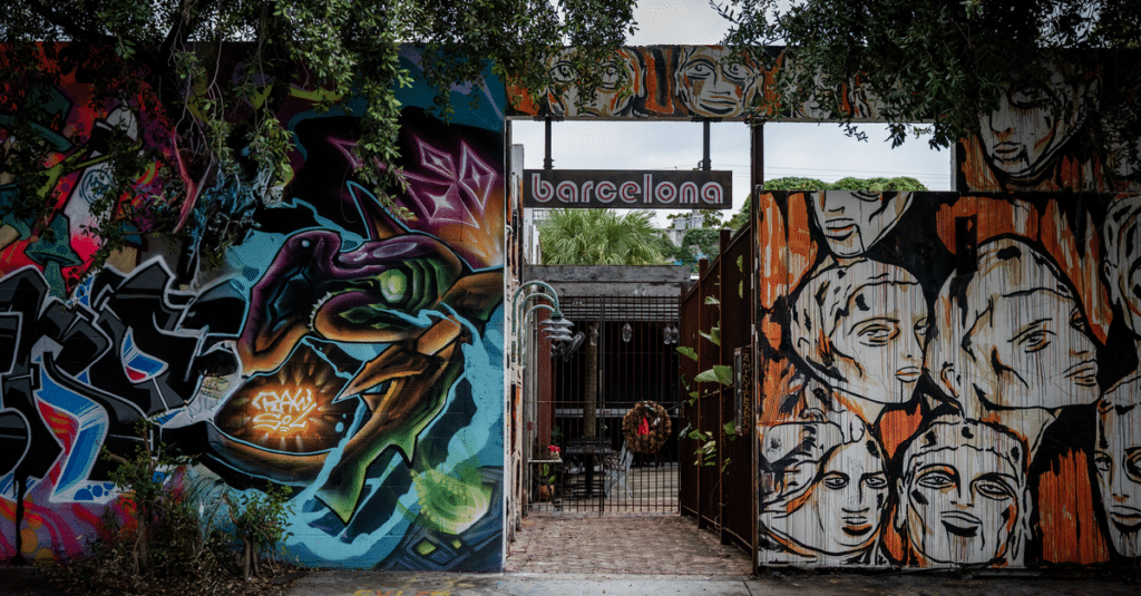 découvrez notre collection unique de murals artistiques pour embellir vos murs et transformer votre espace avec créativité et style.