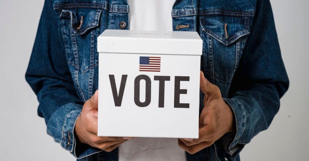 découvrez les candidats à la présidentielle, leurs programmes, parcours et engagements pour mieux comprendre les enjeux de l'élection.