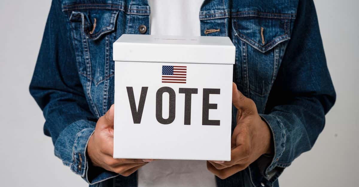 découvrez les candidats à la présidentielle, leurs programmes, parcours et engagements pour mieux comprendre les enjeux de l'élection.