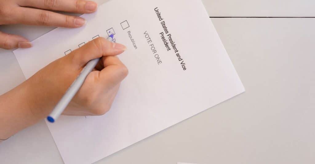 découvrez les enjeux clés et les candidats de l'élection présidentielle, un moment crucial pour l'avenir politique du pays.