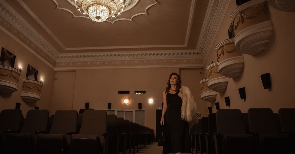 découvrez notre visite guidée du théâtre, explorez les coulisses, l'histoire et les secrets des plus beaux théâtre.